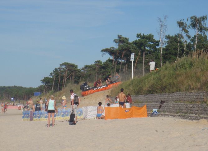 Na plaży słońce praży, powrót poduszkowcem do bazy